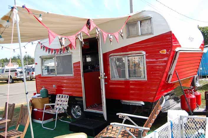 Photo of the front end of a 1966 Aladdin Sultans Castle Trailer